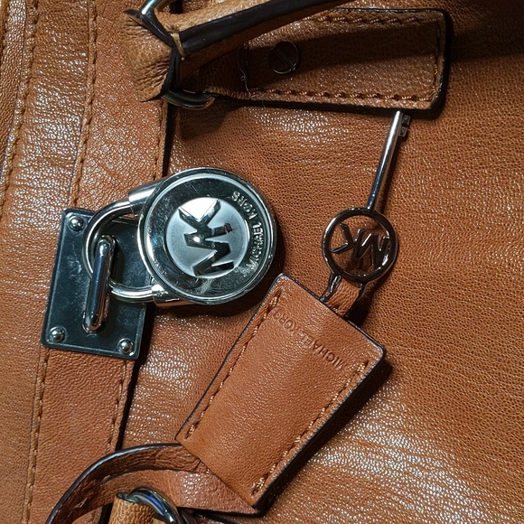 MICHAEL KORS Hamilton Leather Tote Hand Bag - Picture 6 of 13